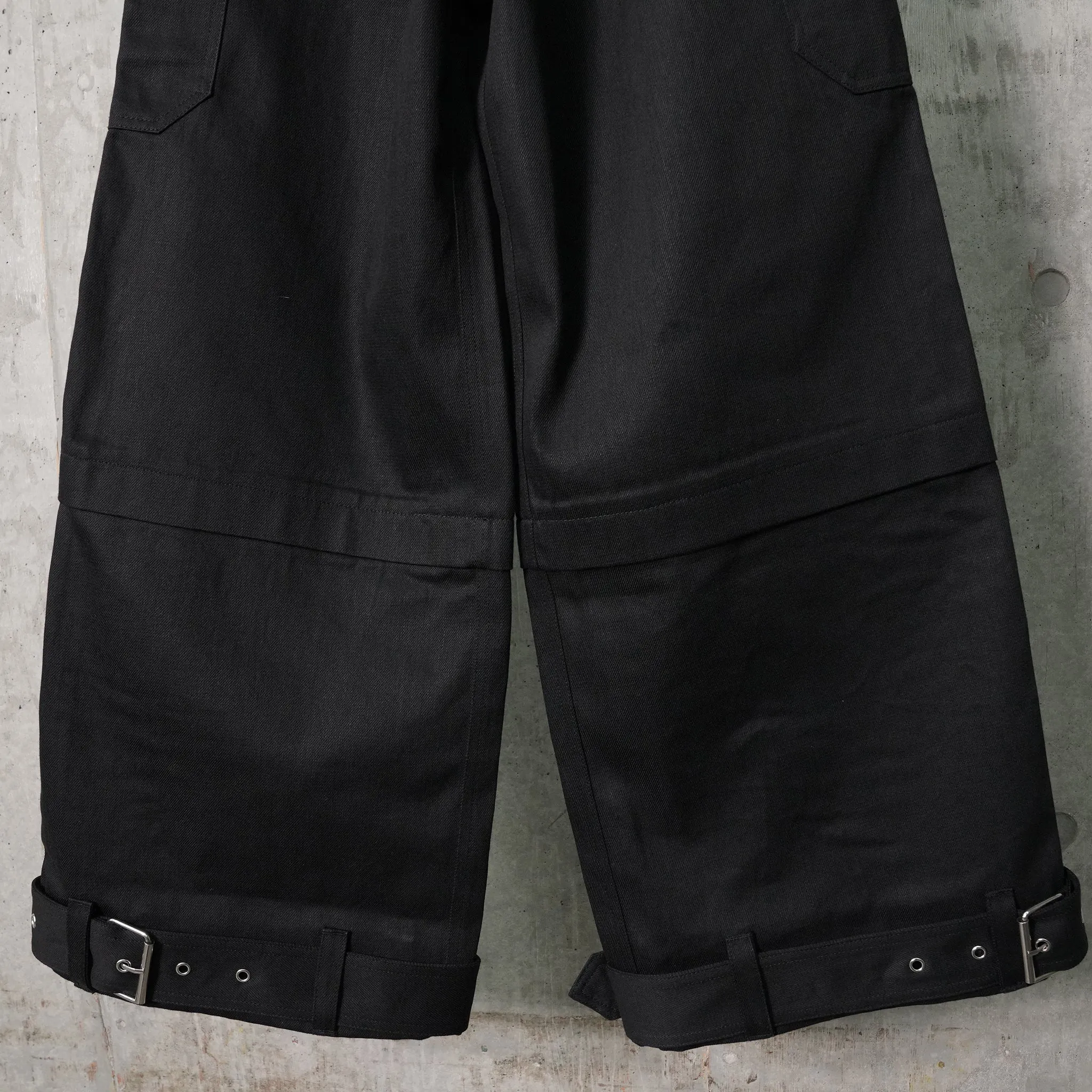 BELTED DENIM PANTS / BLACK CRISP DENIM