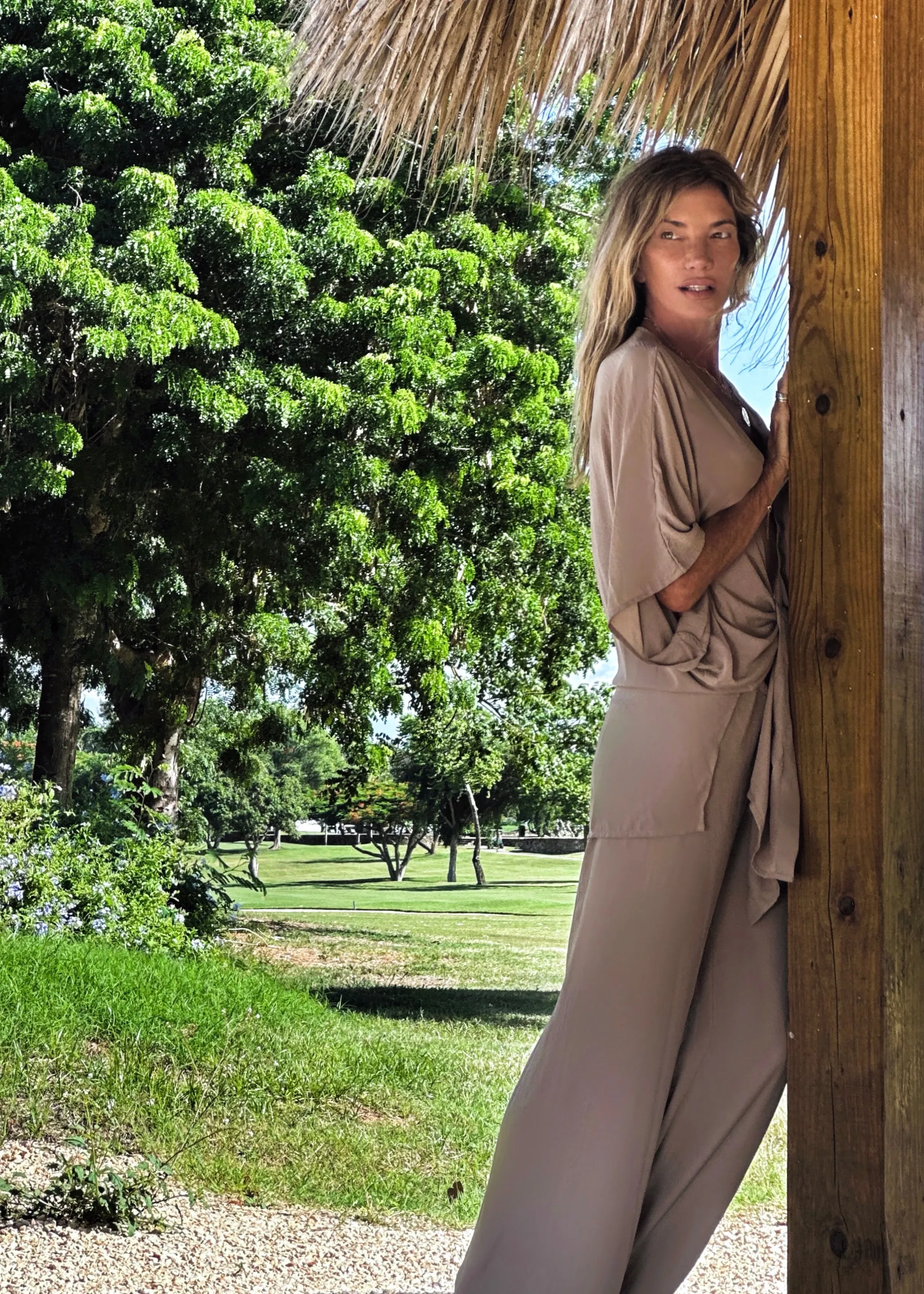 Kate Throw Taupe (Chiffon)