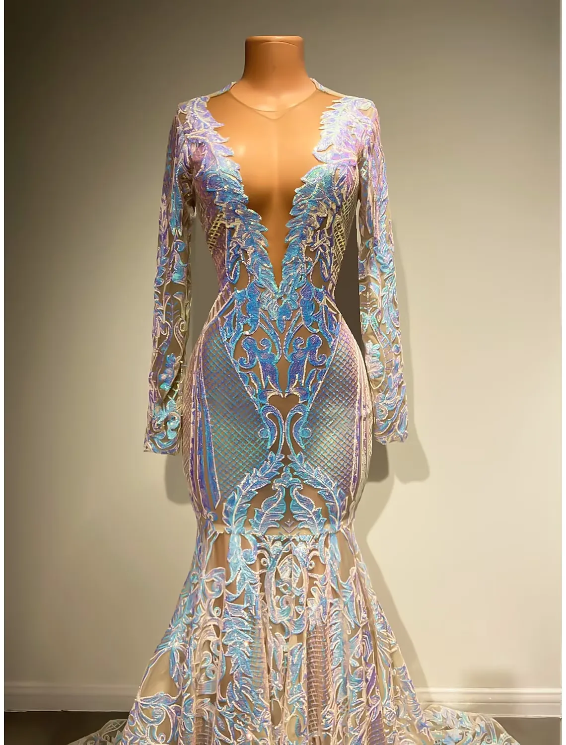 Luolandi Mermaid / Trumpet Evening Gown Floral Dress Formal Chapel Train Long Sleeve V Neck African American Sequined